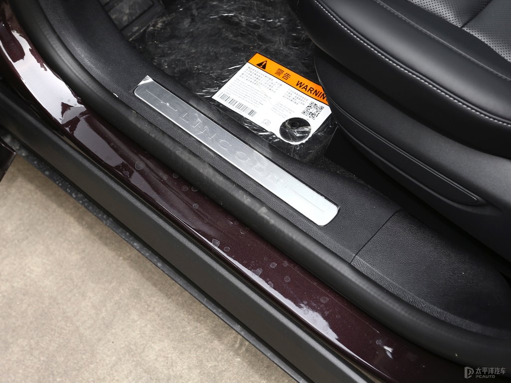 車?yán)遄蛹t冒險(xiǎn)家車廂內(nèi)飾圖片