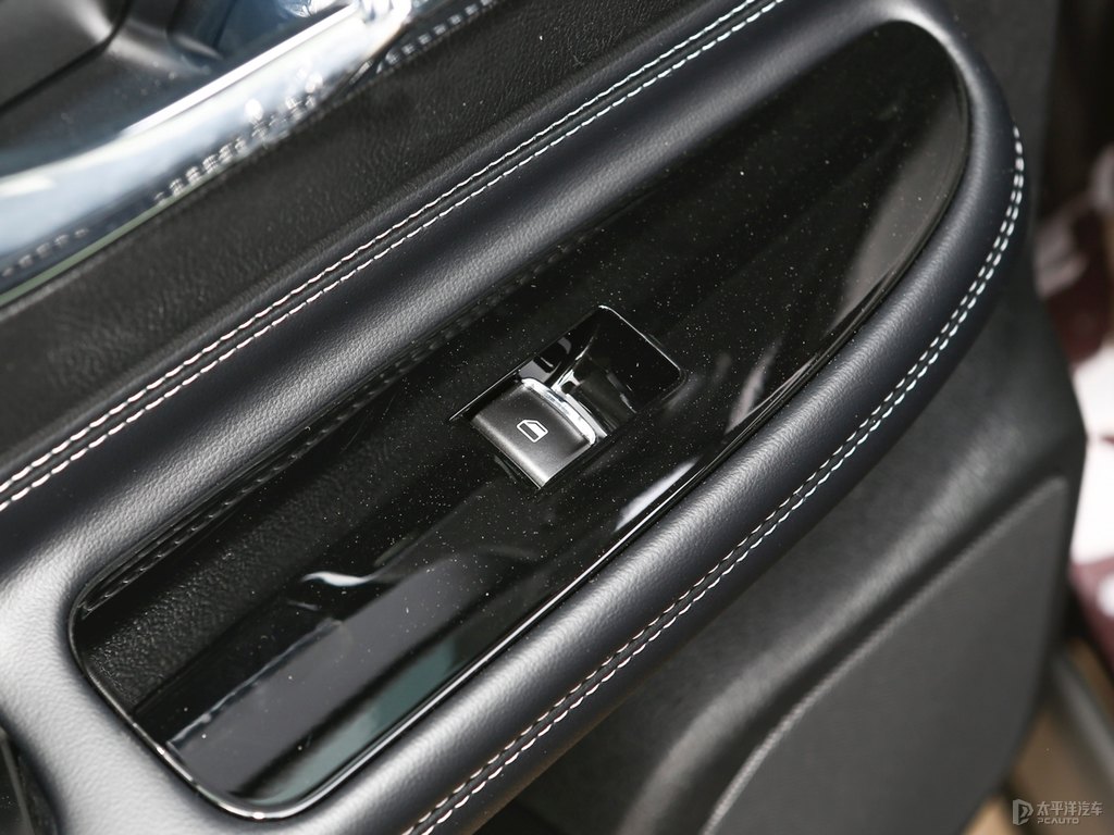 車厘子紅冒險家車廂內(nèi)飾圖片