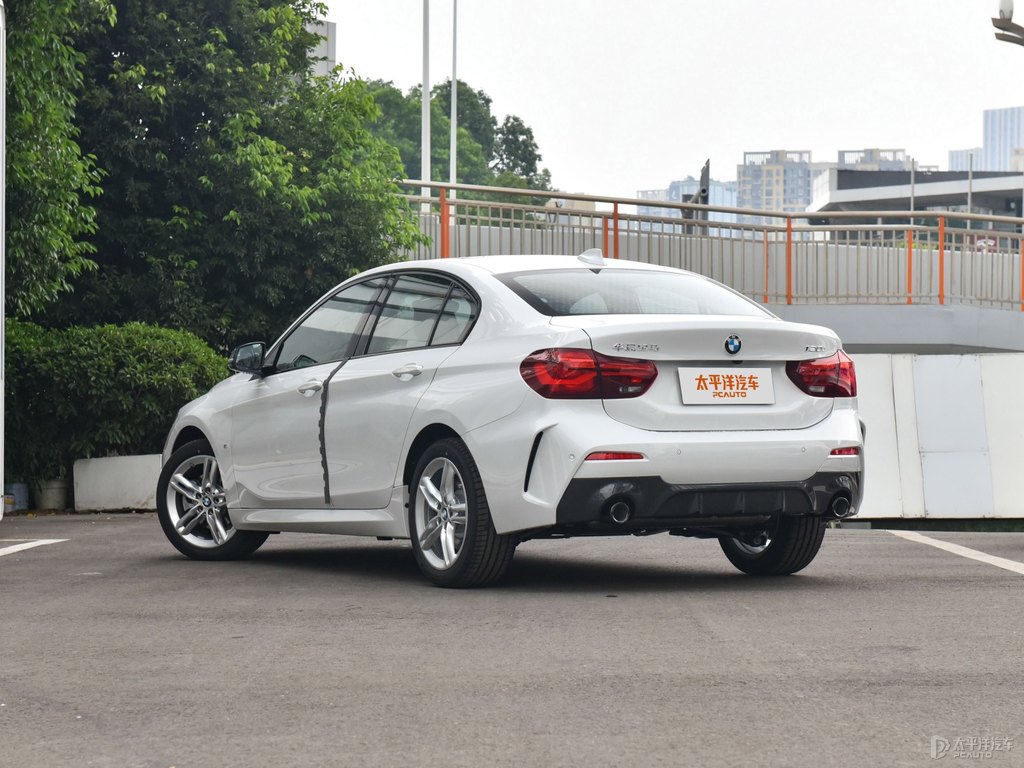 礦石白寶馬1系整車外觀外觀圖片