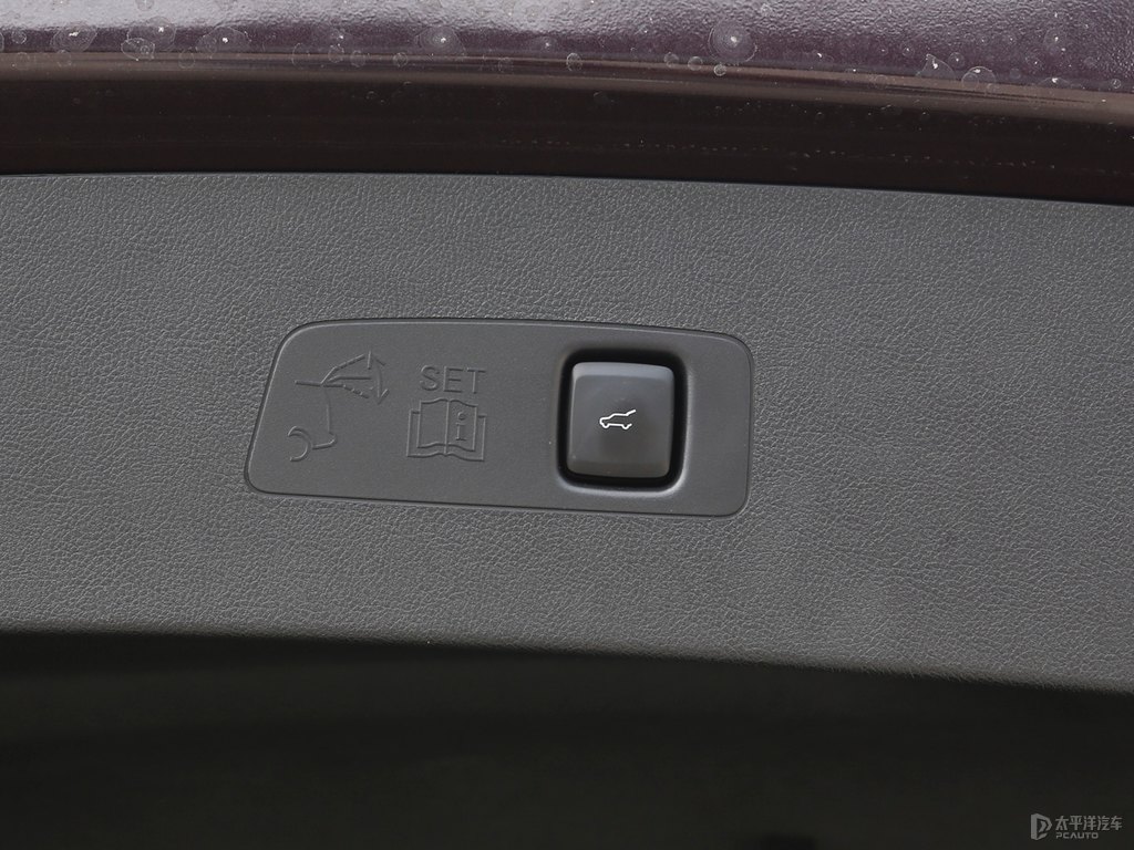 車厘子紅冒險家后備廂空間圖片