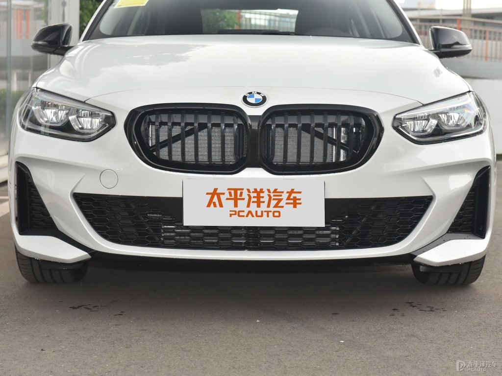 礦石白寶馬1系車頭外觀圖片