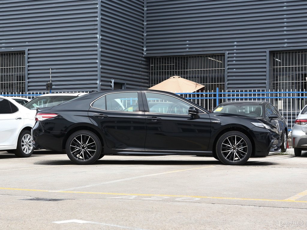墨晶黑凱美瑞整車外觀外觀圖片