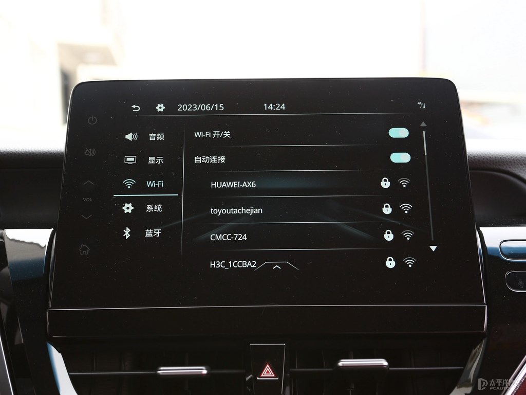 墨晶黑凱美瑞中控內(nèi)飾圖片