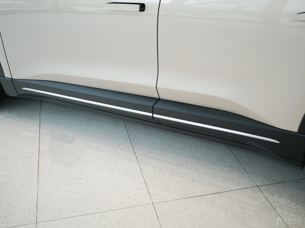 曙光金蔚來(lái)ES6車身外觀圖片
