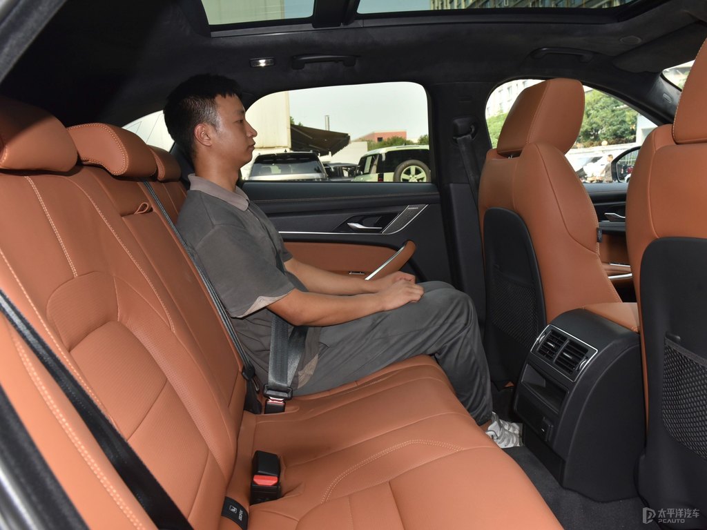 ҽݱF-PACE{˿ggDƬ