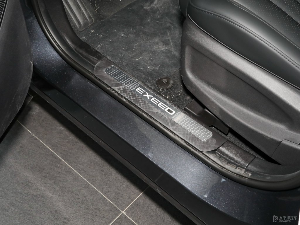 隕石灰星途凌云車廂內(nèi)飾圖片