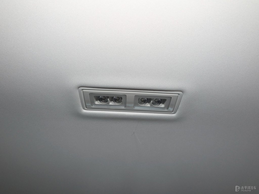 極地白高爾夫車(chē)廂內(nèi)飾圖片