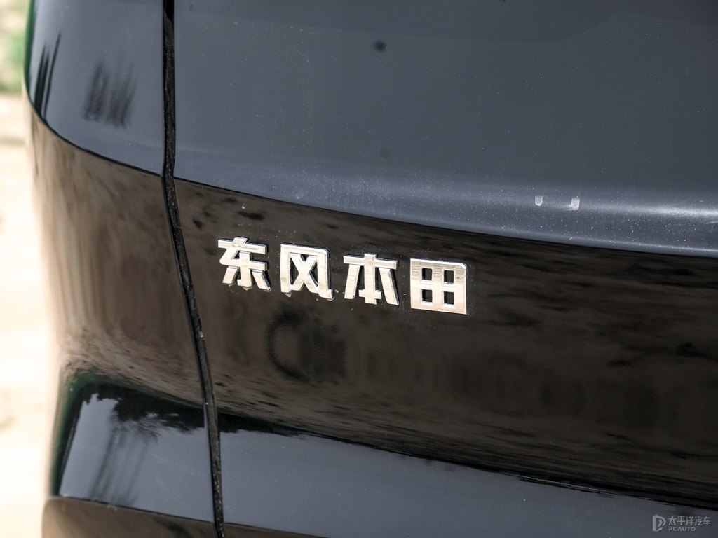 彩晶黑本田CR-V車尾外觀圖片