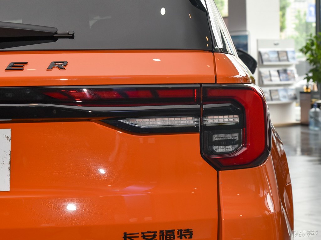 阿爾金橙探險(xiǎn)者車尾外觀圖片