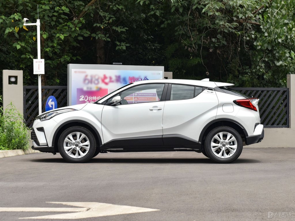鉑金白奕澤IZOA整車外觀外觀圖片