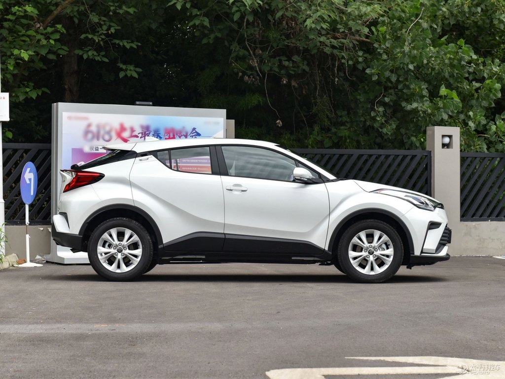 鉑金白奕澤IZOA整車外觀外觀圖片