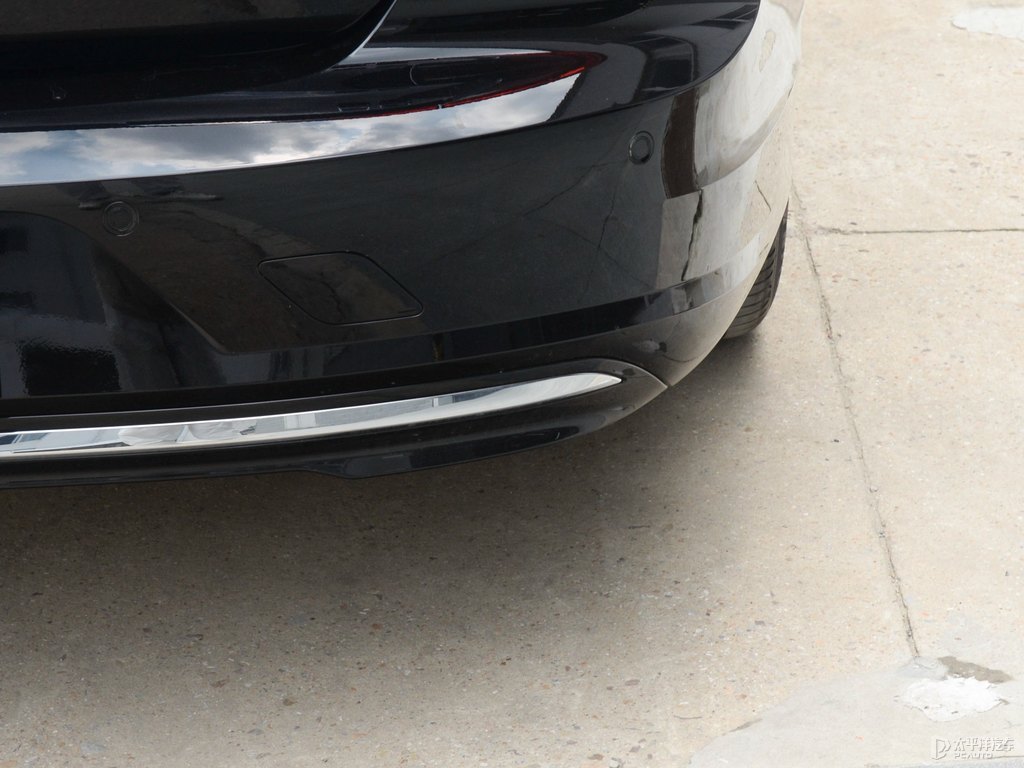 瑪瑙黑沃爾沃S90車(chē)尾外觀(guān)圖片