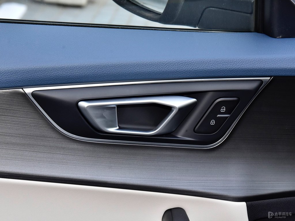 皓月白瑞虎5x車廂內(nèi)飾圖片