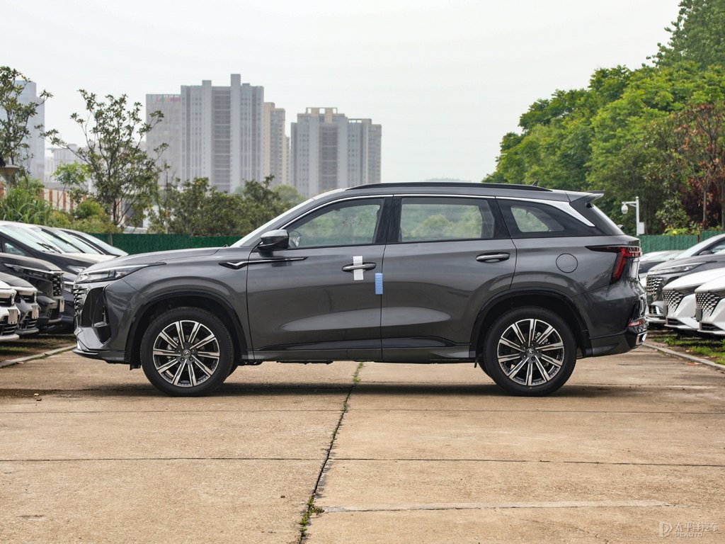 安第斯灰長(zhǎng)安CS75 PLUS整車外觀外觀圖片