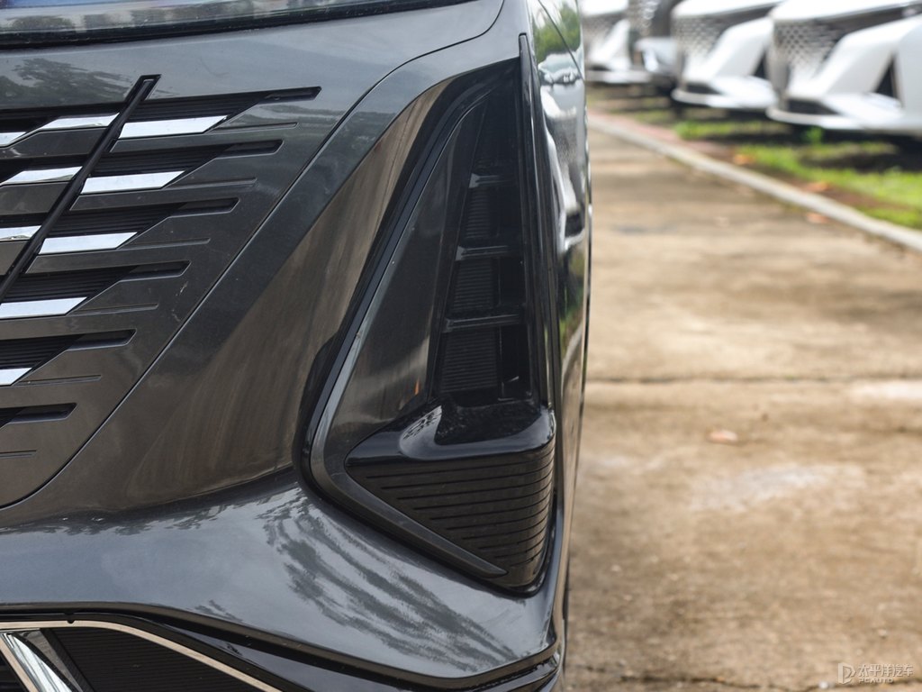 安第斯灰長(zhǎng)安CS75 PLUS車頭外觀圖片