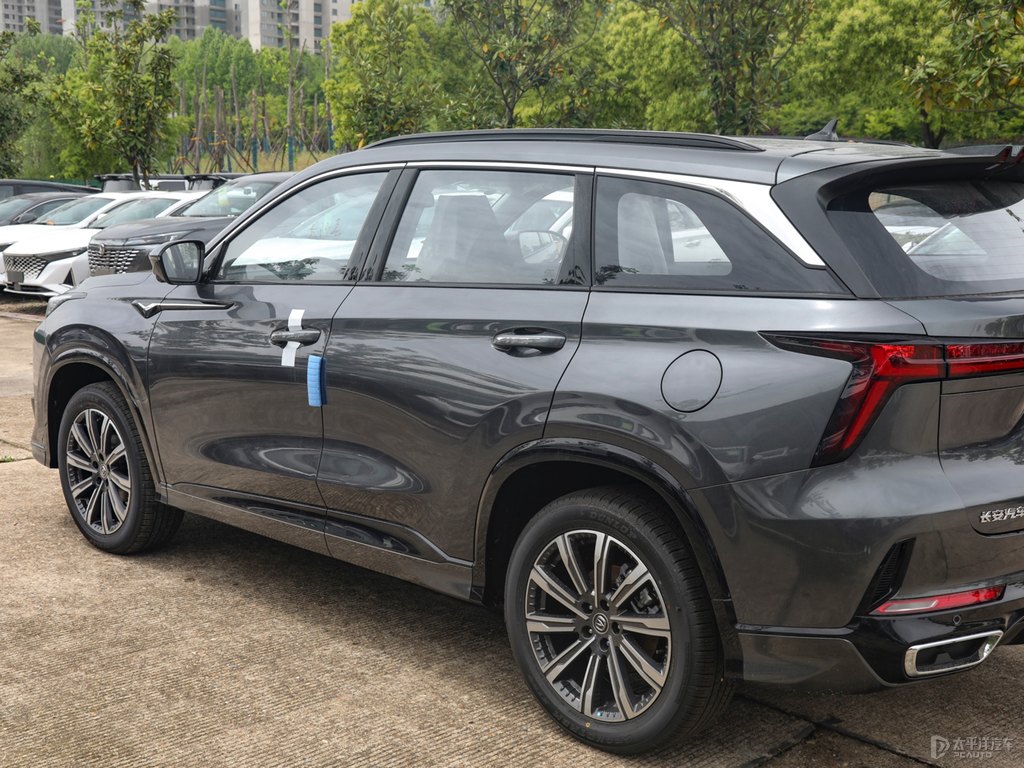 安第斯灰長安CS75 PLUS車身外觀圖片