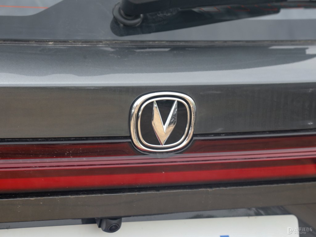 安第斯灰長(zhǎng)安CS75 PLUS車尾外觀圖片