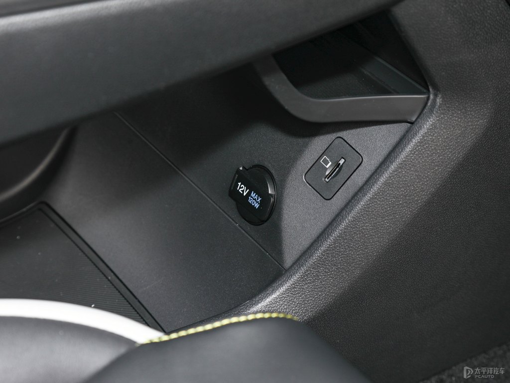 安第斯灰長(zhǎng)安CS75 PLUS中控內(nèi)飾圖片
