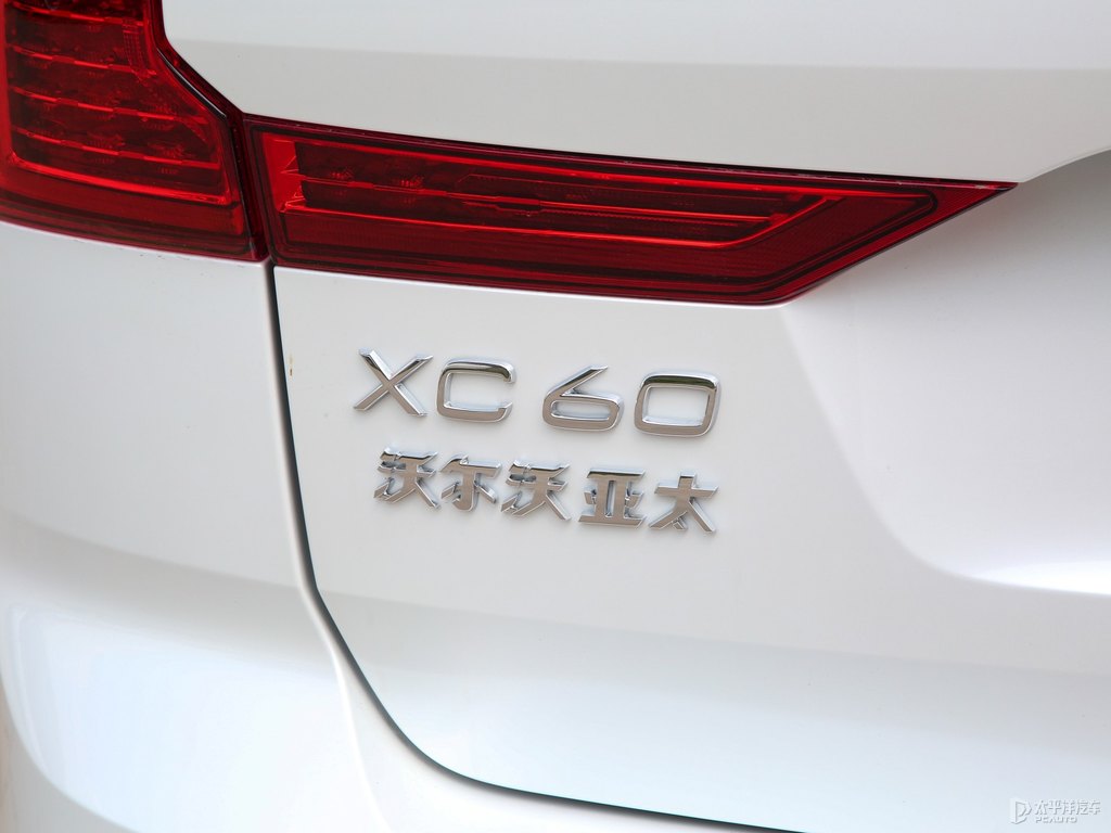 水晶白沃爾沃XC60車尾外觀圖片