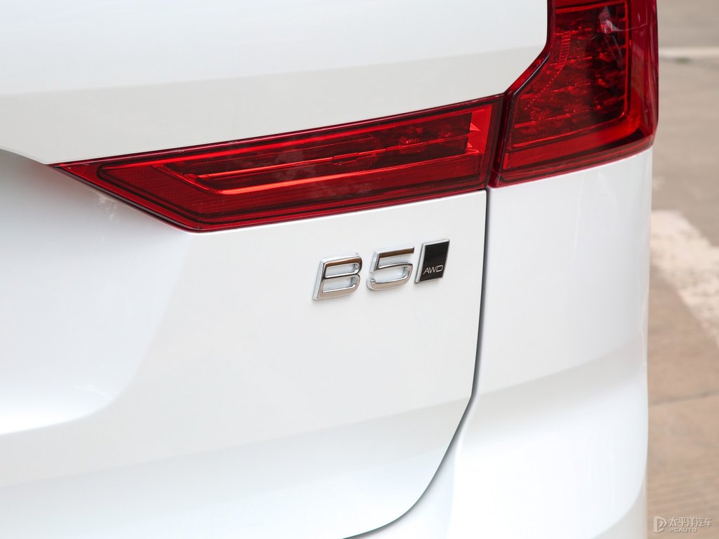 水晶白沃爾沃XC60車尾外觀圖片