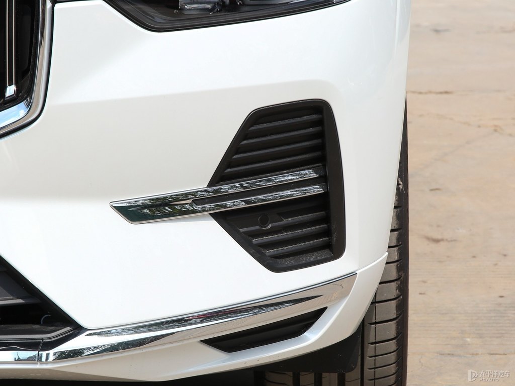 水晶白沃爾沃XC60車頭外觀圖片