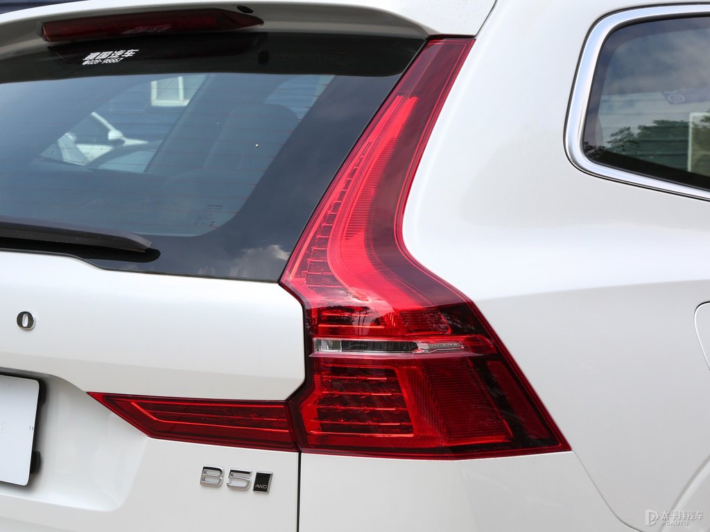 水晶白沃爾沃XC60車尾外觀圖片
