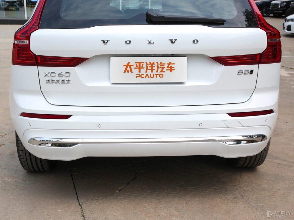 水晶白沃爾沃XC60車尾外觀圖片
