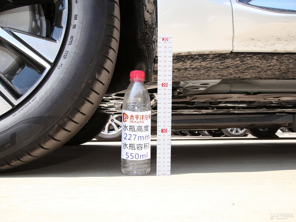 水晶白沃爾沃XC60車身外觀圖片