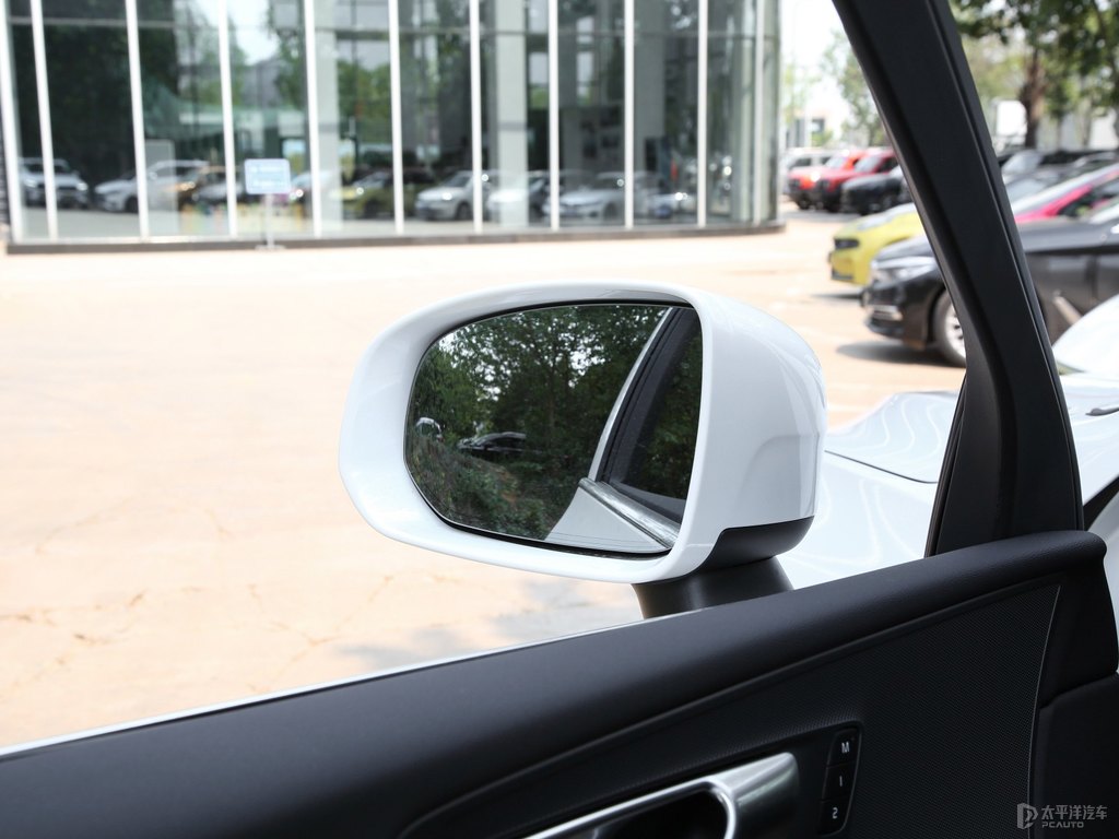 水晶白沃爾沃XC60車身外觀圖片