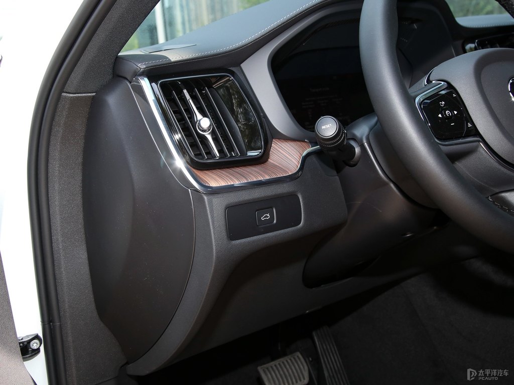 水晶白沃爾沃XC60中控內(nèi)飾圖片