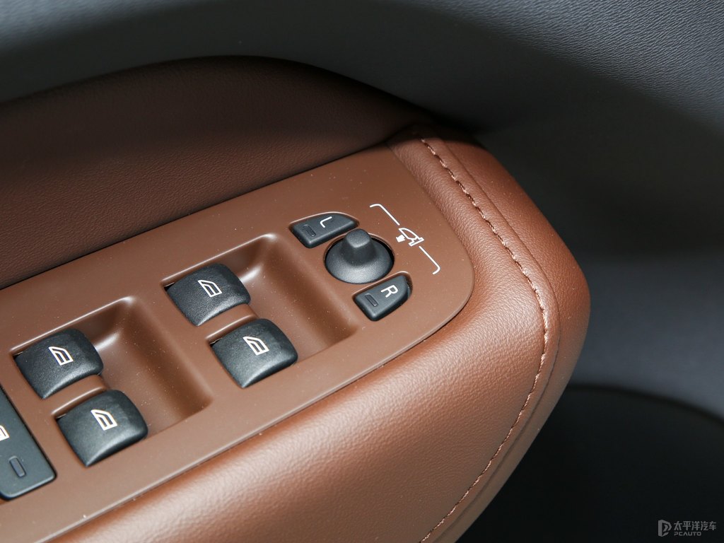 水晶白沃爾沃XC60車廂內(nèi)飾圖片