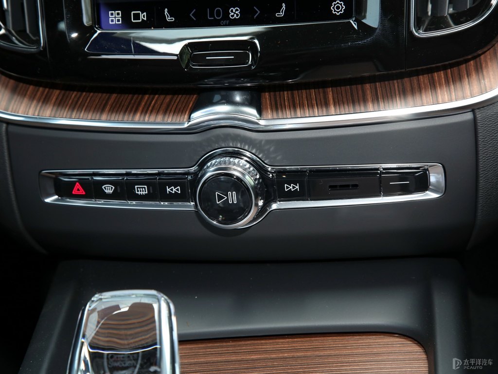 水晶白沃爾沃XC60中控內(nèi)飾圖片