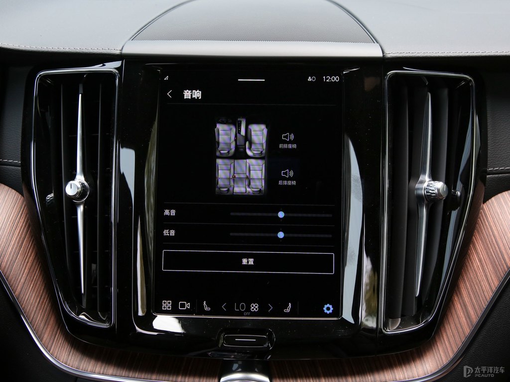 水晶白沃爾沃XC60中控內(nèi)飾圖片