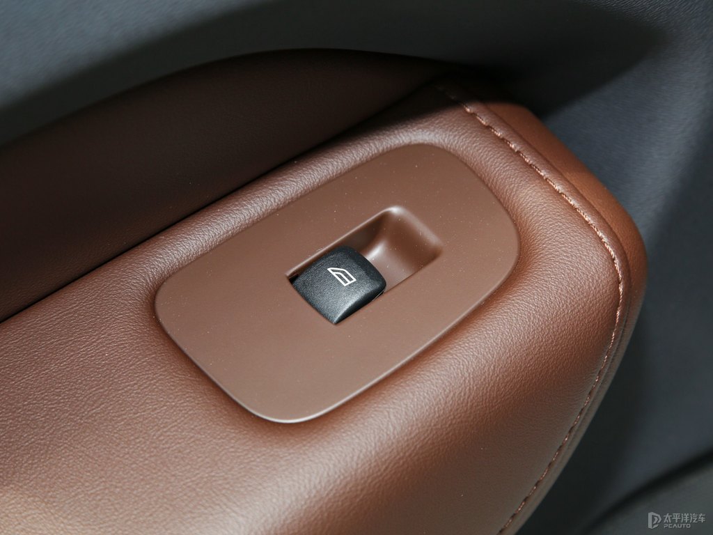 水晶白沃爾沃XC60車廂內(nèi)飾圖片