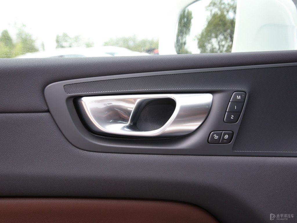 水晶白沃爾沃XC60車廂內(nèi)飾圖片