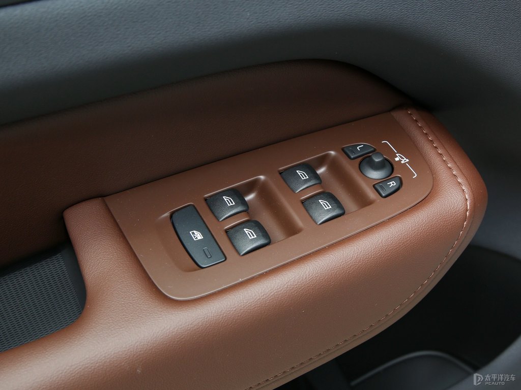 水晶白沃爾沃XC60車廂內(nèi)飾圖片