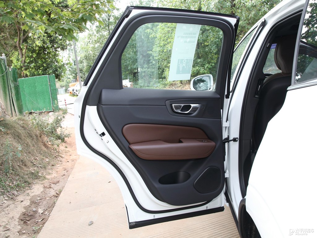 水晶白沃爾沃XC60車廂內(nèi)飾圖片