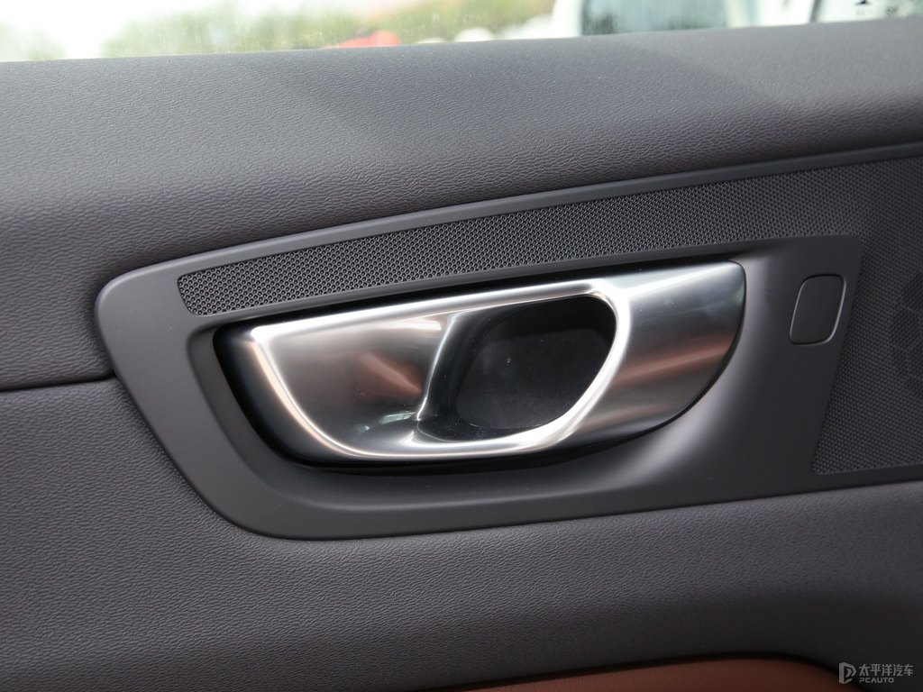 水晶白沃爾沃XC60車廂內(nèi)飾圖片