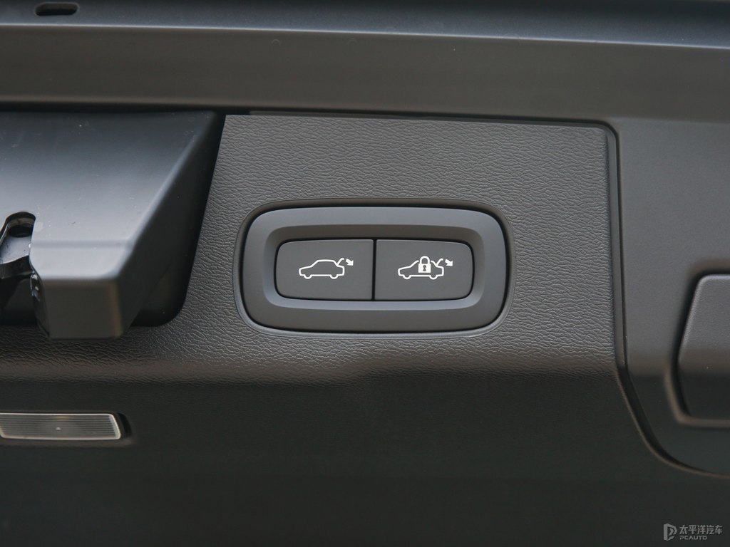 水晶白沃爾沃XC60后備廂空間圖片