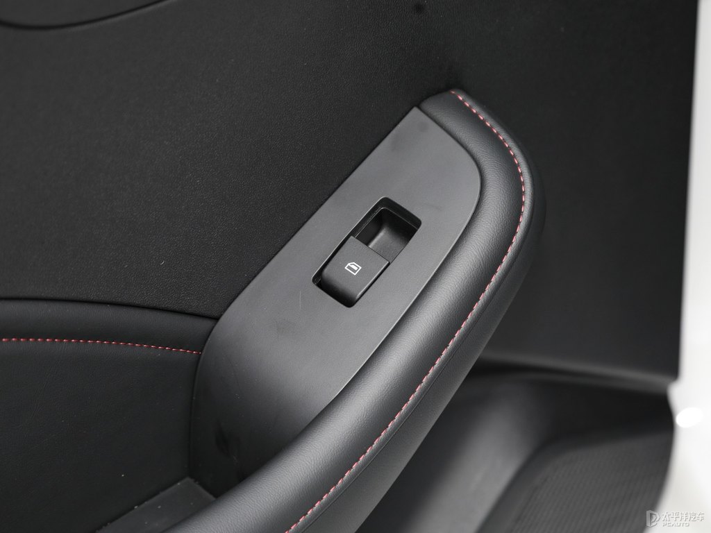 亮白榮威i5車廂內(nèi)飾圖片
