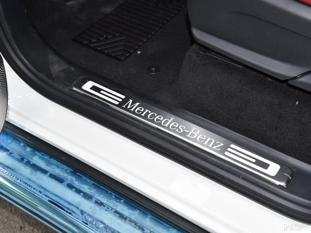 北極白奔馳G級車廂內(nèi)飾圖片