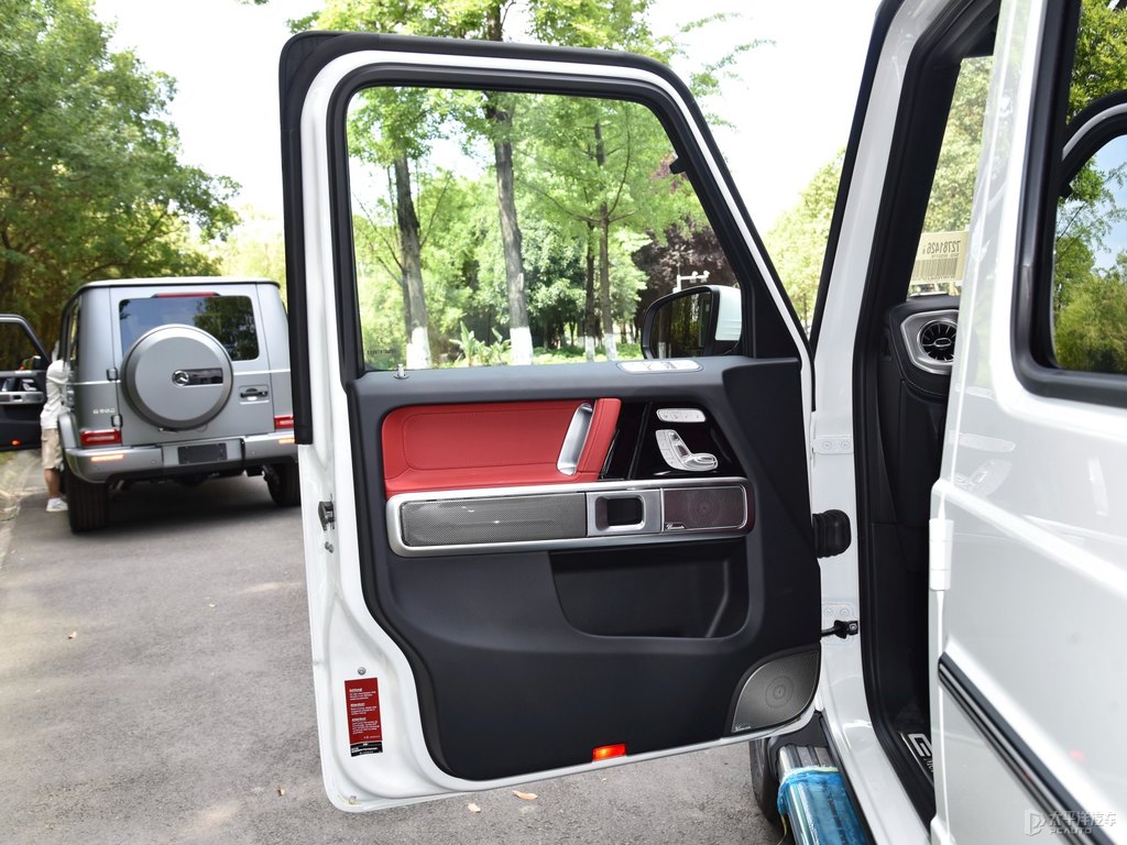 北極白奔馳G級車廂內(nèi)飾圖片
