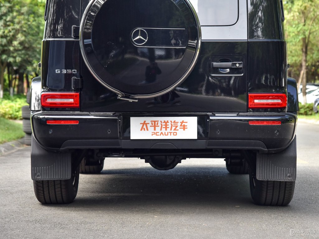 曜巖黑奔馳G級(jí)車尾外觀圖片