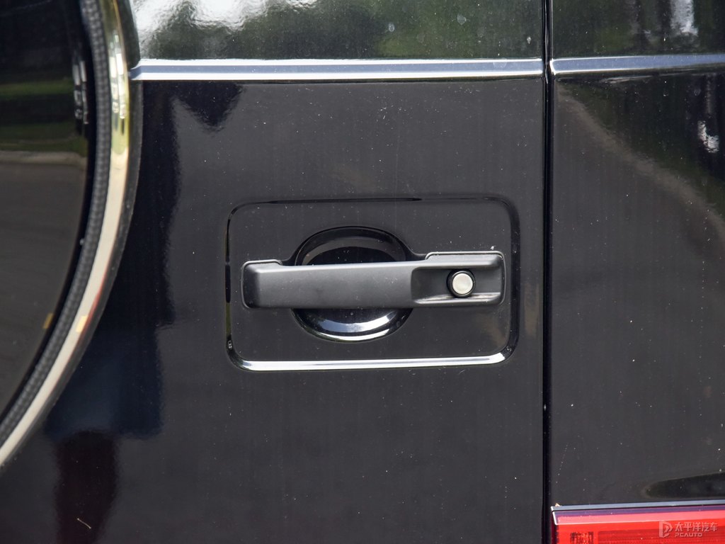 曜巖黑奔馳G級(jí)車(chē)尾外觀圖片