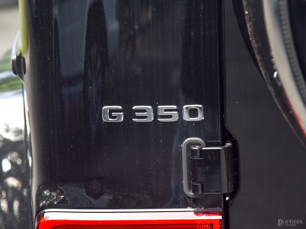 曜巖黑奔馳G級(jí)車尾外觀圖片