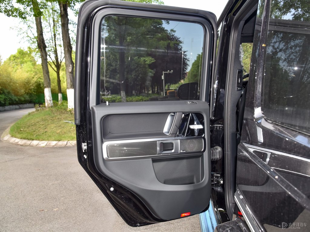 曜巖黑奔馳G級(jí)車廂內(nèi)飾圖片