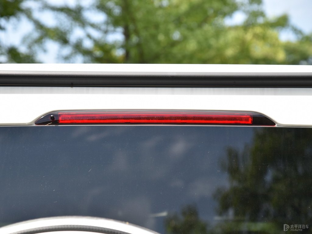 北極白奔馳G級(jí)車尾外觀圖片