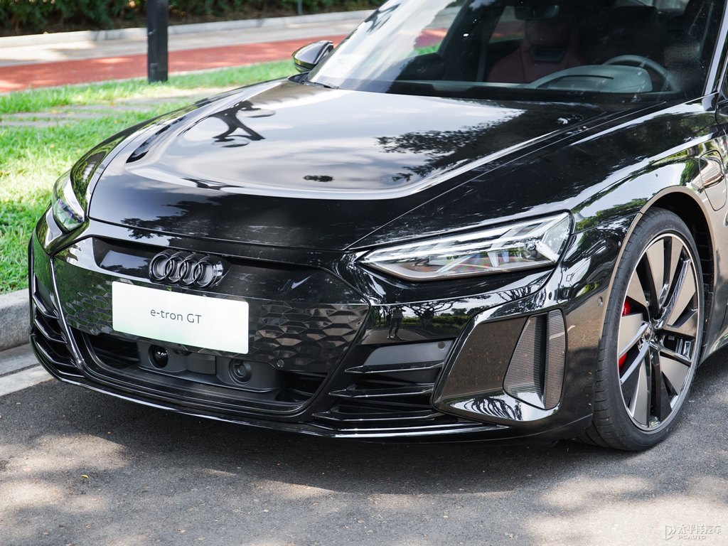 ڊWe-tron GT܇^^DƬ