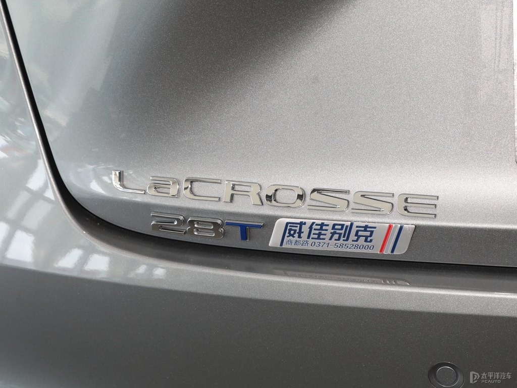 坦銀君越車尾外觀圖片