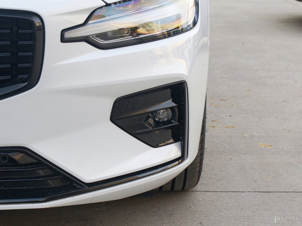 水晶白沃爾沃S60車頭外觀圖片